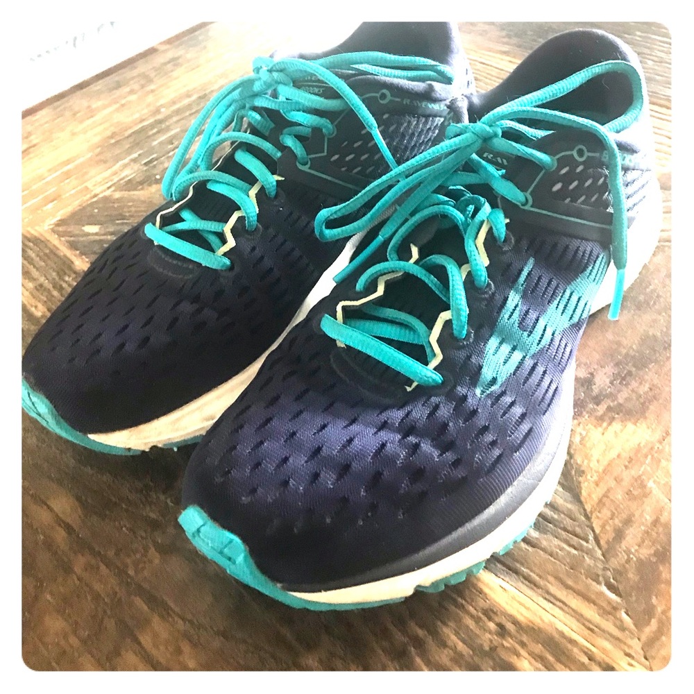 Brooks Ravenna size 9 running shoes